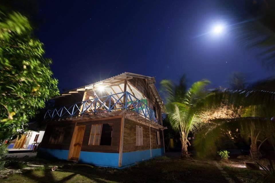 Isla Grande Eco-Hostal Экстерьер фото